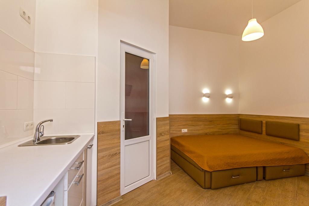 Mini Smart Apartments On Shpytalna 13- Economy Apartment Lviv Exterior photo